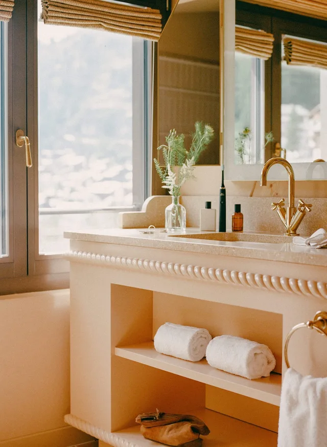 غرفة بسرير كينج بإطلالة على الجبل، Parkhotel Beau-Site 7/10
