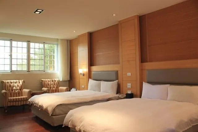 غرفة كلاسيكية رباعية بسريرين مزدوجين بحمام خاص، Jun Yue Hanging Garden Resort 2/2