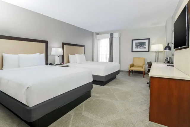 غرفة بسريرين كوين بإطلالة على المعالم لذوي الإعاقة، Doubletree By Hilton Austin University Area 1/3