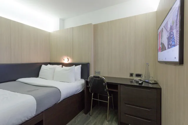 Inner, Double Bed, No Window، Z Hotel Victoria 1/1