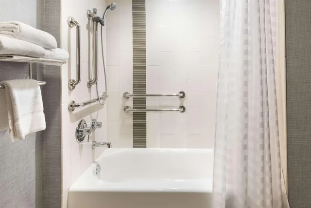 غرفة بسرير كينج مع أريكة لذوي الإعاقة، Hyatt Place Ft Lauderdale Plantation 3/3