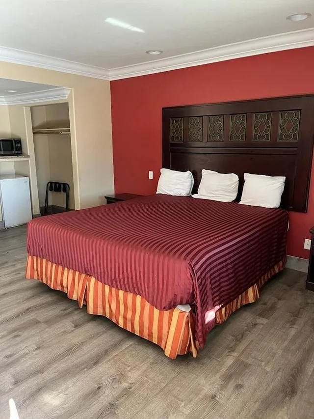 غرفة بسرير كينج، Santa Fe Inn Los Angeles 3/8