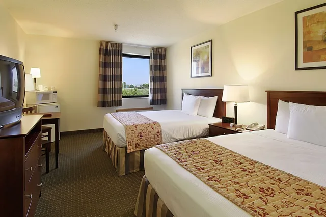 غرفة قياسية بسريرين كوين، Ramada By Wyndham Bettendorf 1/3