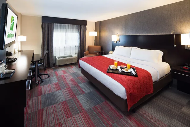 غرفة بسرير كينج، Holiday Inn Milwaukee Riverfront 1/1