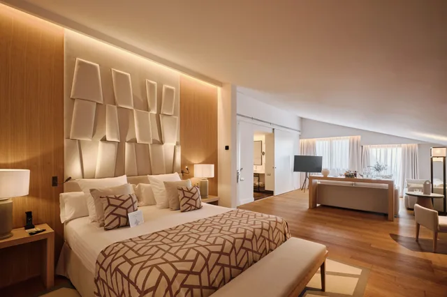 جناح جونيور، Hospes Palau De La Mar 2/10