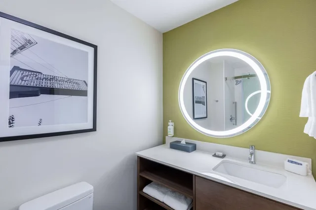 غرفة بسرير كينج، La Quinta Inn and Suites by Wyndham Centralia 10/10