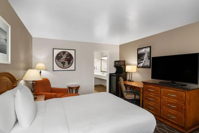 غرفة بسرير كوين لذوي الإعاقة، Ramada Bayside Inn and Suites 1/6