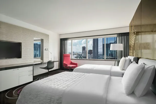غرفة بسريرين مزدوجين بإطلالة على النهر، Le Meridien Saigon 2/4