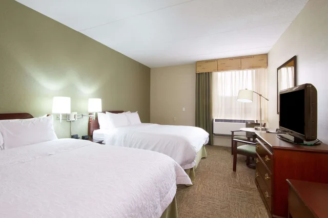 غرفة قياسية بسريرين كوين، Hampton Inn Buffalo South I 90 2/10