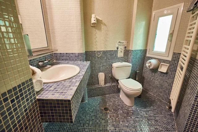 Panoramic, Queen Bed, Park View, Executive Level, Exis Boutique 5/7
