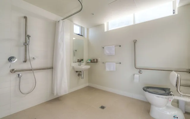 شقة بسرير كوين بغرفة نوم واحدة لذوي الإعاقة، Oshen Apartments Yeppoon 2/3