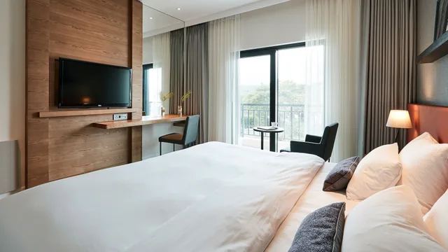 Deluxe, Double Bed, Pool Access، The Suites Hotel Jeju 2/5
