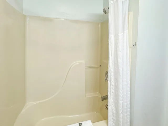غرفة قياسية بسرير كينج، Fairbridge Inn & Suites Batavia - Darien Amusement Park 4/4