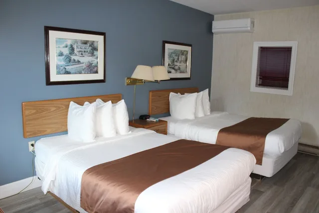 Standard, 2 Double Beds, Bancroft Inn and Suites 1/8