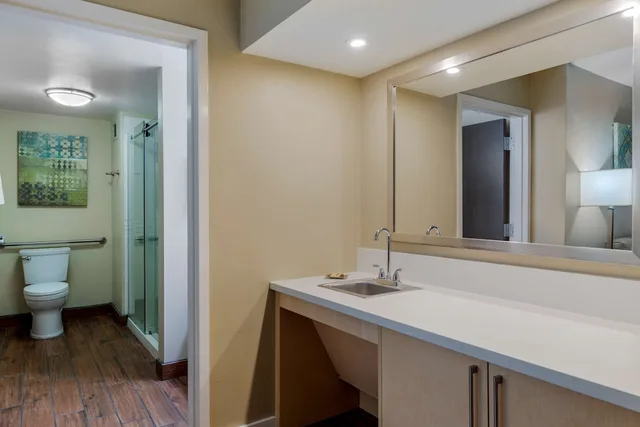 جناح بسرير كوين لذوي الإعاقة، Best Western Plus South Coast Inn 9/10