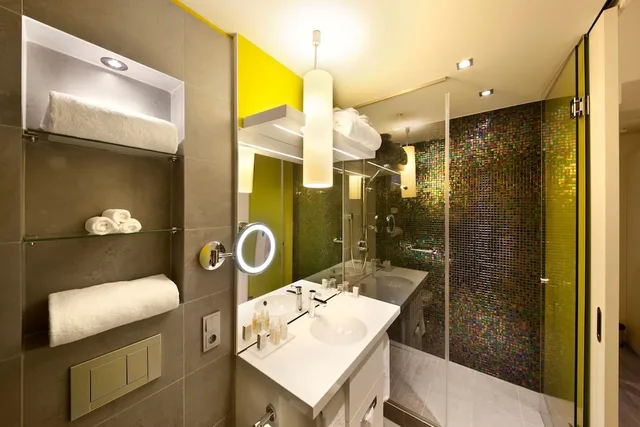 غرفة بريميوم بسرير كوين، Hotel Indigo Berlin Ku Damm 7/8
