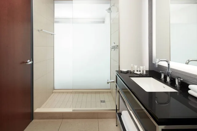 Concierge, King Bed، Montreal Airport Marriott In-Terminal Hotel 2/2