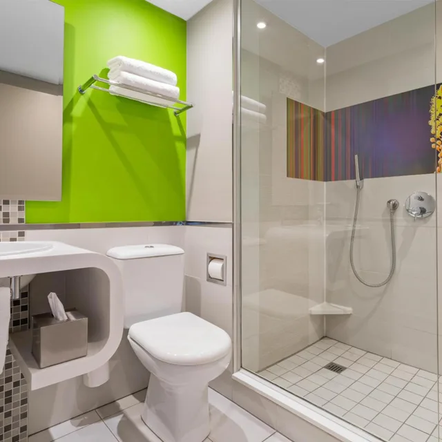 Standard, Queen Bed, Smoking, Garden Court Sandton City 8/10