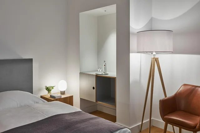 غرفة ثلاثية، Hotel 38 10/10