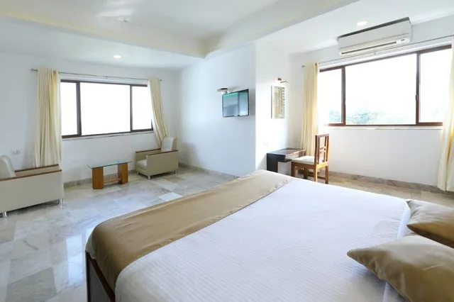Family, King Bed, Mountain Side, Mountain View، Sunrise Hill Resort 1/5