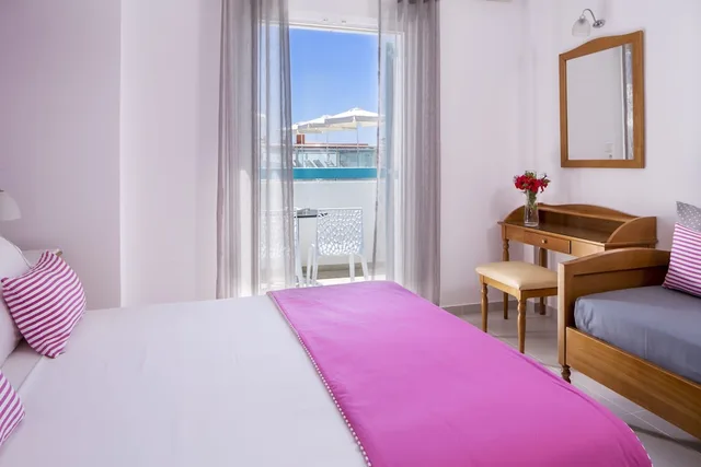 غرفة قياسية ثلاثية بسرير مزدوج وسرير فردي، SANTELLINI HOTEL 1/4