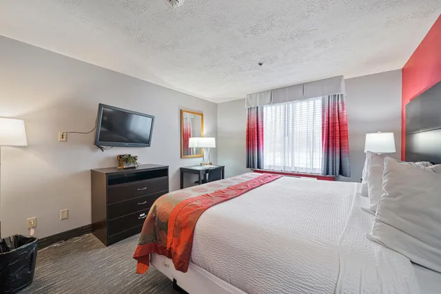 جناح بغرفتي نوم، Ramada by Wyndham Sioux Falls Airport-Waterpark & Event Ctr 5/10