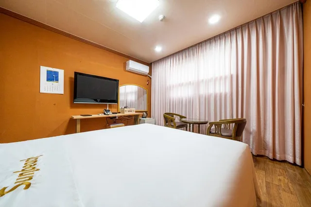 Mountain, Queen Bed، Delta Hotel 5/10