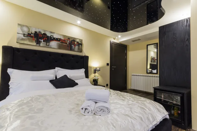 غرفة ملكية بسرير كوين، Madison Rooms 1/4