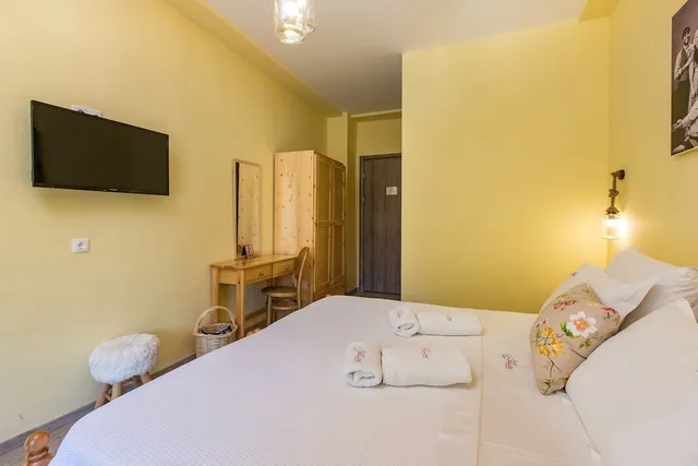 غرفة كلاسيكية بسرير مزدوج بإطلالة على الحديقة، Theatro Hotel Odysseon 3/9