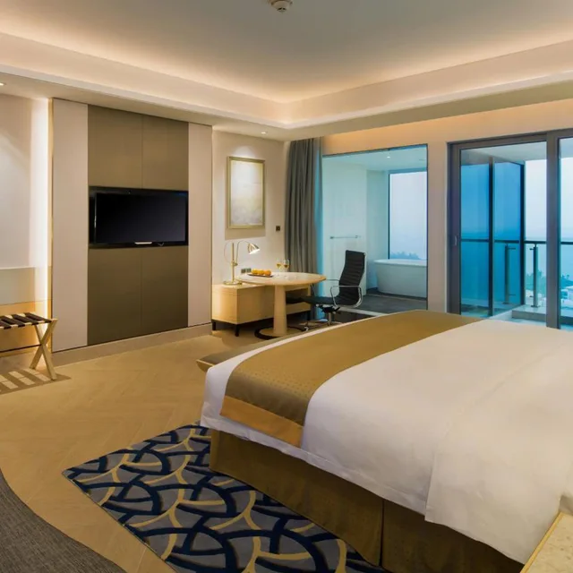 غرفة بريميوم بسرير كينج في طابق مرتفع، Holiday Inn Haikou West Coast 6/7