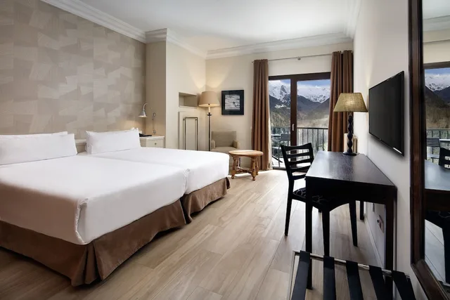 غرفة سوبيريور بسرير مزدوج بشرفة، Parador De Vielha 7/10