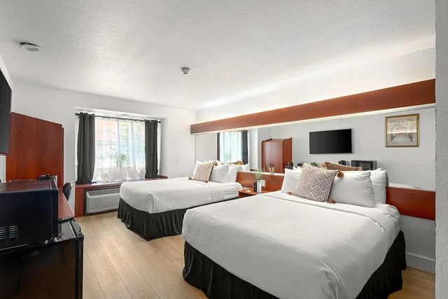 Standard, 2 Queen Beds, The Block Hotel 4/10