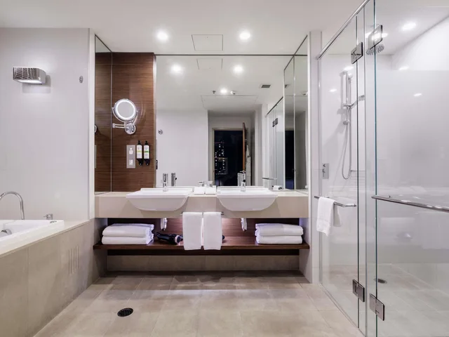 Spa, Executive, Suite, King Bed، Pullman at Sydney Olympic Park 10/10
