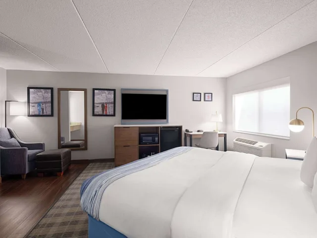 غرفة بسرير كينج، AmericInn by Wyndham Shakopee Near Canterbury Park 6/10