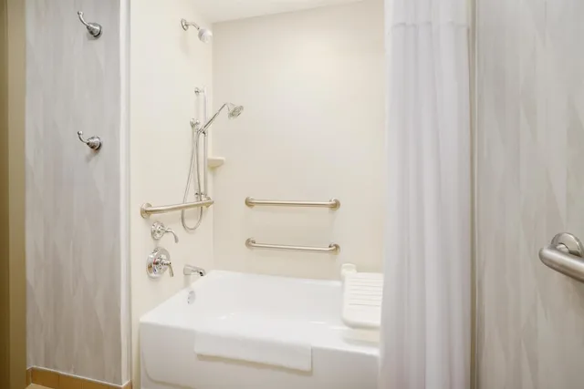 غرفة بسرير كينج بإطلالة على المدينة مع أريكة لذوي الإعاقة، Hampton Inn By Hilton Chicago Midway Airport 1/1