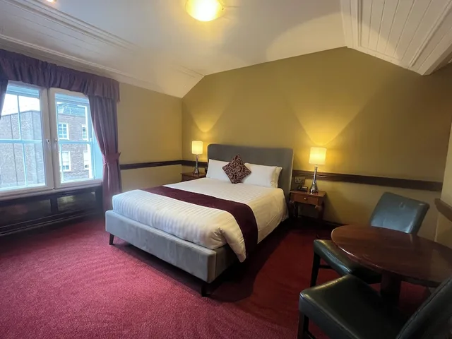 غرفة بسرير مزدوج، Russell Court 5/10