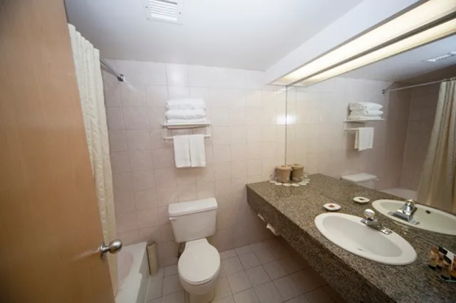 غرفة بسرير كينج، Brewster Mountain Lodge 1/1