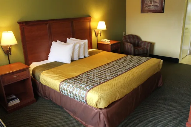 غرفة بسرير كينج لذوي الإعاقة، Americas Best Value Inn Conyers 1/2