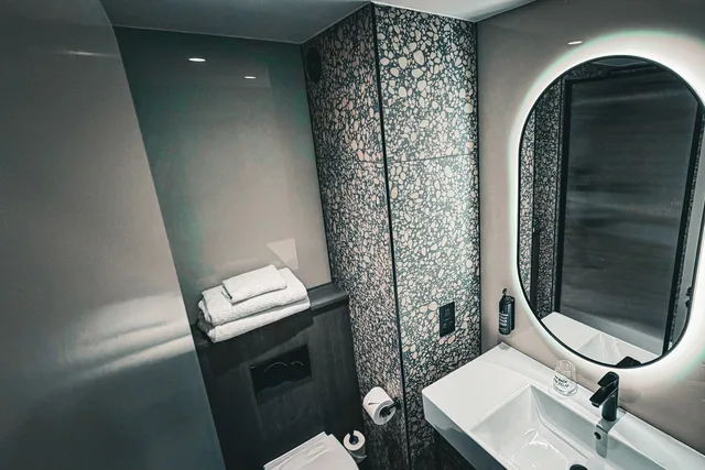 غرفة قياسية بسريرين منفصلين، Village Hotel Reading 6/8