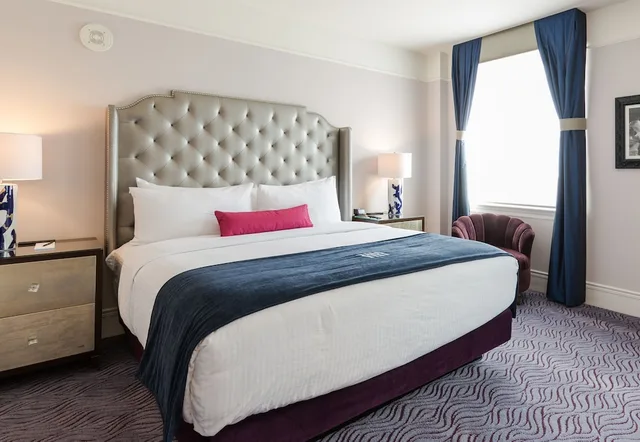 غرفة بريميير بسرير كينج، The Read House Hotel Historic Inn and Suites 2/5