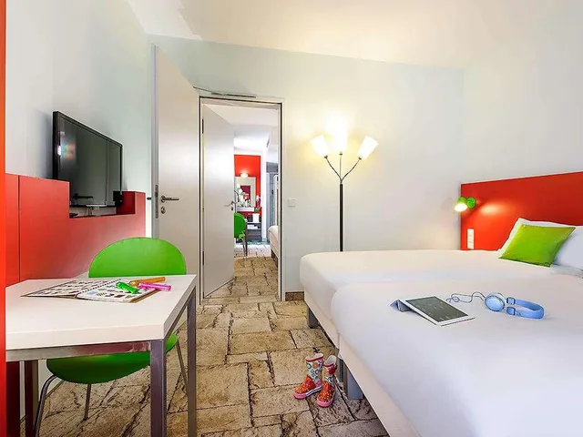 جناح كومفورت عائلي بسرير مزدوج وسريرين منفصلين، ibis Styles Karlsruhe Ettlingen 2/3