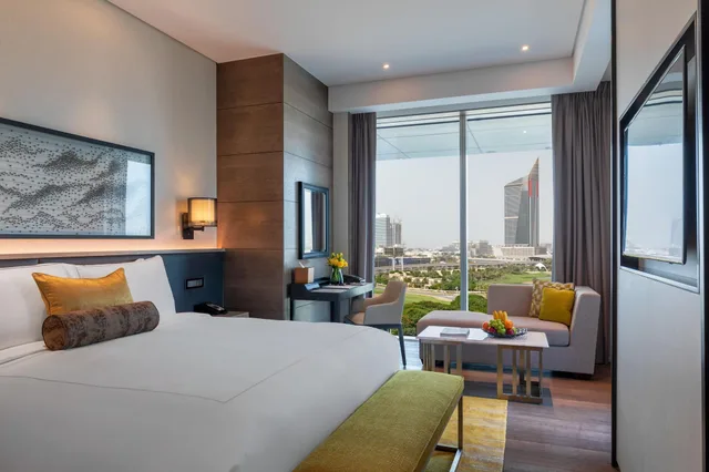 Junior Suite, Golf Course View, Club Lounge Access، Taj Jumeirah Lakes Towers 1/5