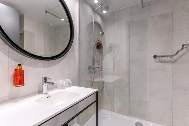غرفة قياسية بسرير كوين مع أريكة، Holiday Inn Hasselt 3/3