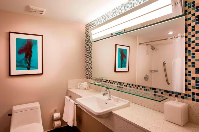 Room, King Bed, Partial Ocean View, Sofa, Courtyard Isla Verde Beach Resort 2/2