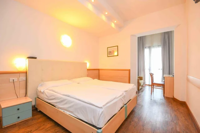Superior, Twin Beds, Partial Lake View, Balcony، Hotel Sogno Del Benaco 2/10
