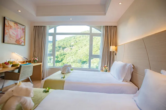 غرفة سوبيريور بسريرين منفصلين بإطلالة على الجبل، Ocean View Resort Yalong Bay 1/3
