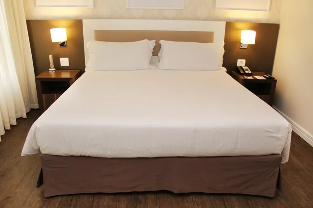 غرفة قياسية بسرير كينج للمدخنين، Holiday Inn Belo Horizonte Savassi 3/6