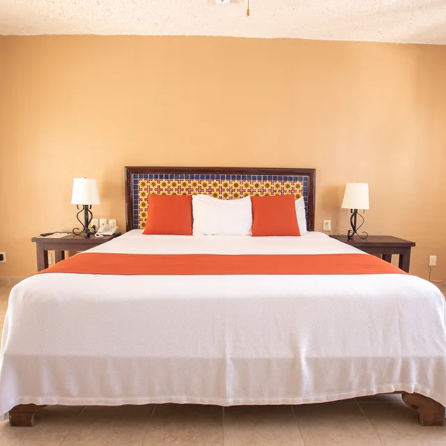غرفة بسرير كينج بإطلالة على البحر، Petit Lafitte Hotel 3/4