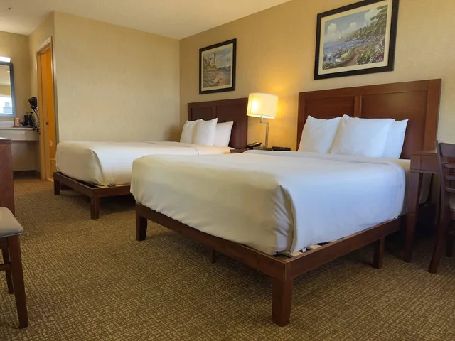 Upgrade, 2 Queen Beds، Comfort Inn On The Bay 4/10