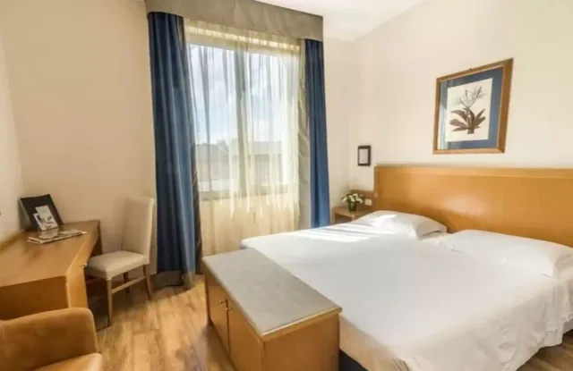 غرفة كلاسيكية مزدوجة بسريرين منفصلين، FH 55 Grand Hotel Mediterraneo 1/2